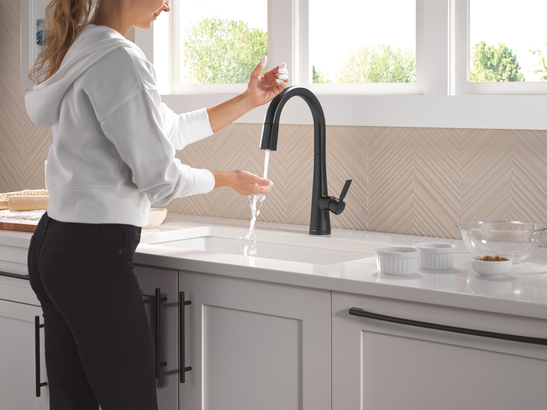 Touch<sub>2</sub>O® Technology Kitchen Faucet with Touchless Technology, image 6